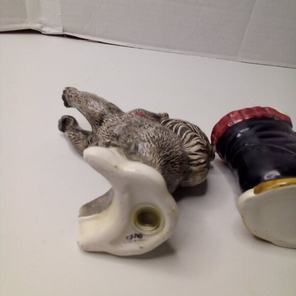 Squirrel Ice Skate Boot Salt Pepper Shakers Ceramic Chipped - Picture 15 of 16